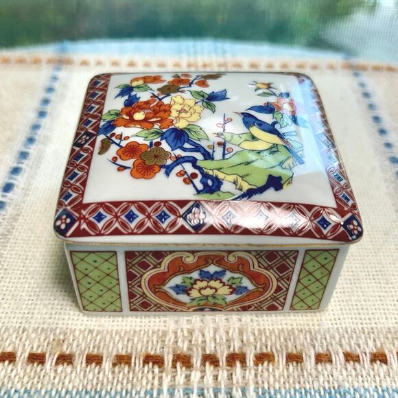 Vintage Japanese Porcelain Trinket Box with Bird & Floral Design - Picture 2 of 11